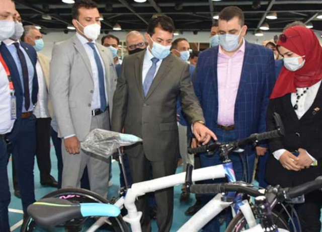 وزير الرياضة يتفقد دراجات ضمن مبادرة "دراجتك صحتك"