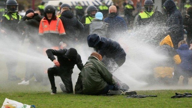 استمرار الاحتجاجات في هولندا لليوم الثالث على التوالي