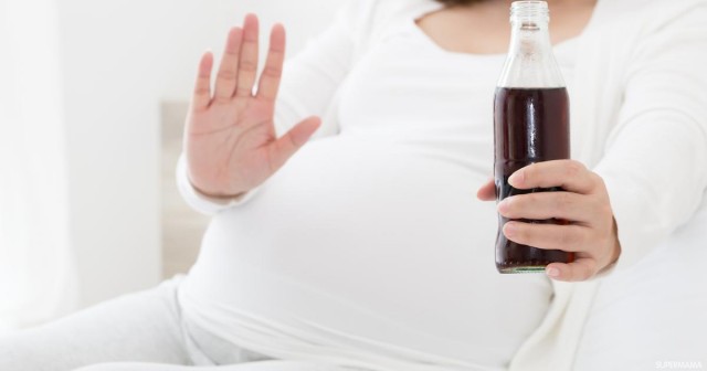 مخاطر تناول المشروبات الغازية على صحة الجنين