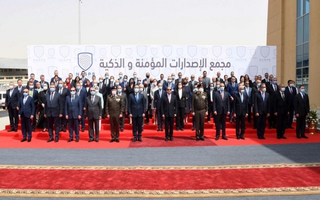 الرئيس السيسي يفتتح مجمع إصدار الوثائق المؤمنة والذكية