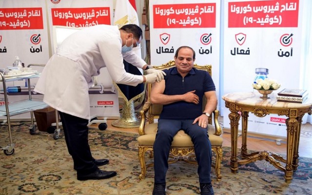 الرئيس السيسي يتلقى اللقاح