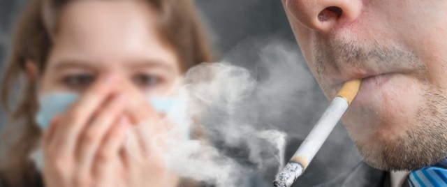 وزارة الصحة والسكن تحذر من تأثير التدخين على فيروس كورونا