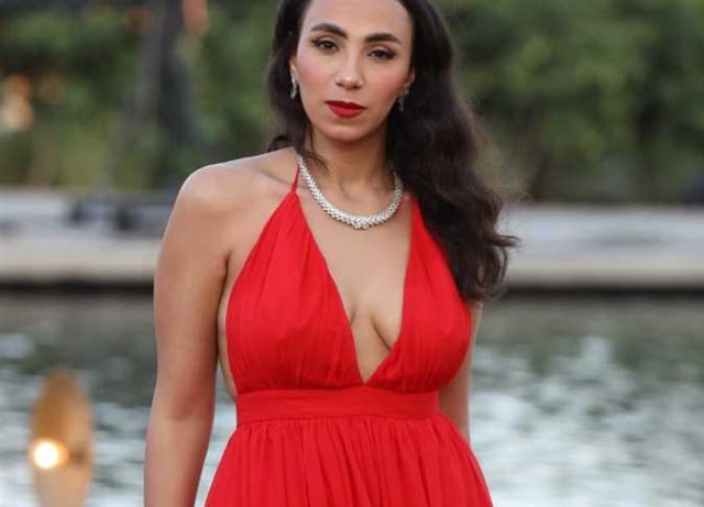 الفنانة زينب غريب