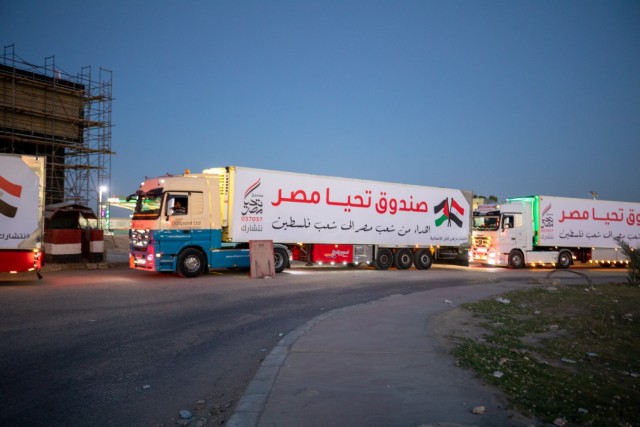 مساعدات مصرية لقطاع غزة 