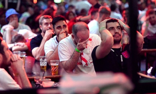 حسرة جماهير إنجلترا بعد خسارة يورو 2020
