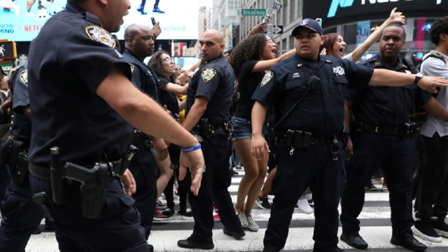 الشرطة في مدينة بروكلين الأمريكية