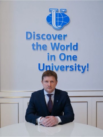 رئيس الجامعة اوليج ياسترييوف الوفد الروسي بالملتقي