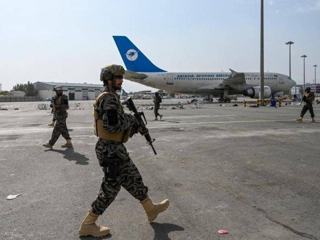 طالبان في مطار كرازي