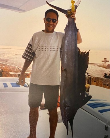 أشرف عبد الباقي يصطاد أكبر سمكة 