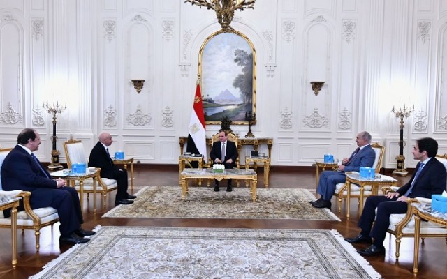 الرئيس السيسي خلال استقبال عقيلة صالح وحفتر