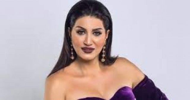 الفنانة وفاء عامر