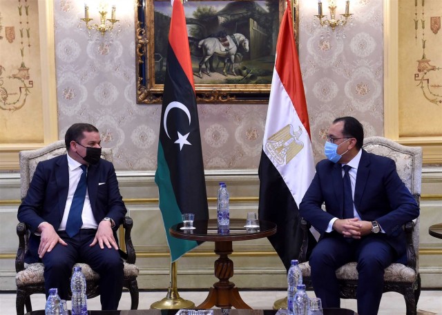 رئيس الوزراء مع نظيره الليبي