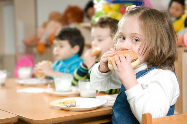 نصائح للإهتمام بأكل الأطفال