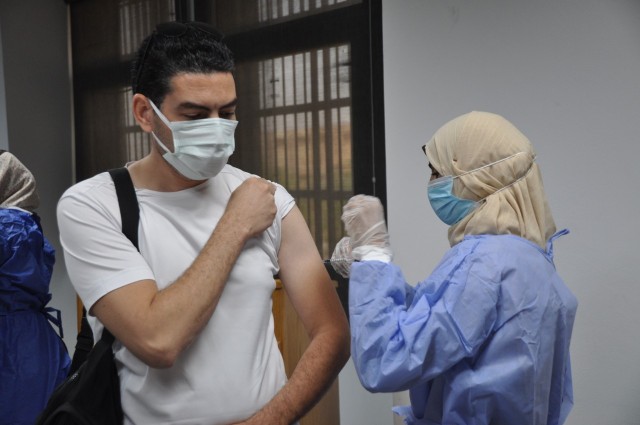 تطعيم العاملين بجامعة حلوان