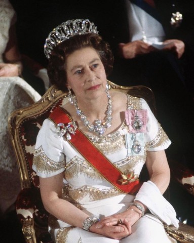 اليزابيث الثانية ملكة بريطانيا