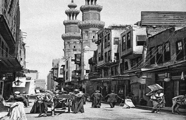 «تحت الربع».. من أشهر شوارع القاهرة التاريخية إلى قلعة إنتاج الفوانيس