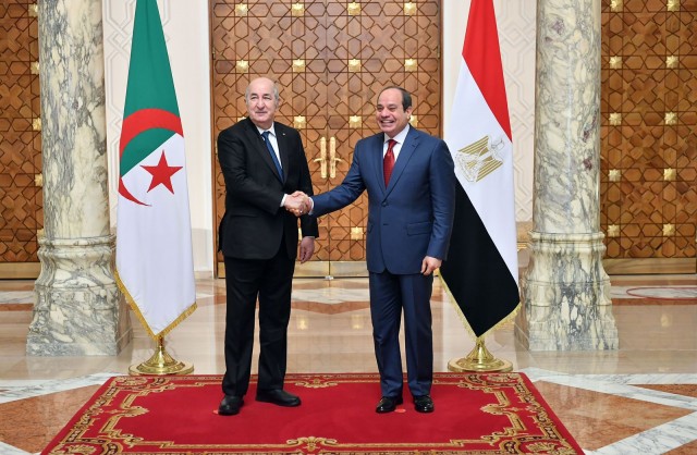 الرئيس السيسي ونظيره الجزائري