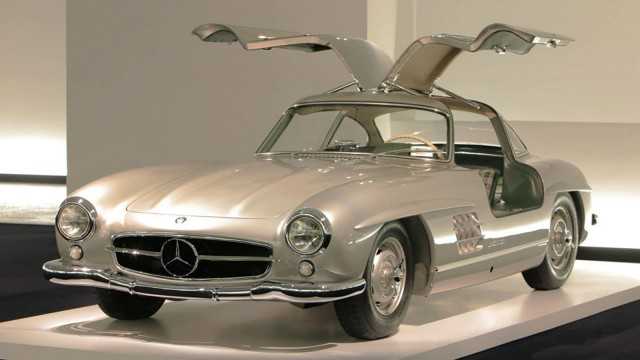 مابين 7 و9 ملايين دولار ...عرض سيارة مرسيدس نادرة موديل  1955 للبيع