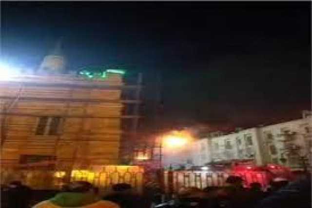 السيطرة على حريق هائل بأحد العقارات بجوار مسجد الحسين