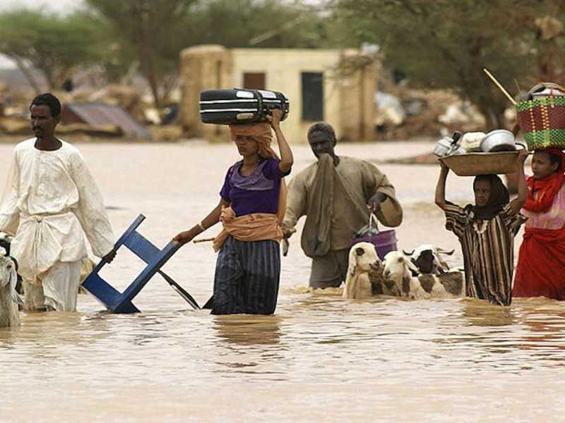 بالصور/فيضانات السودان تجتاح الشوارع .. تدمير منازل وتشريد مواطنين