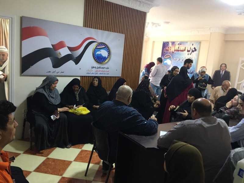 إقبال كبيرمن الآهالي بمدينة الزرقا علي القافلة الطبية المجانية لحزب مستقبل وطن  تحت رعاية ”الحصي والتمامي وابوحجازي” وبالتعاون مع الاستاذ الدكتور جمال شيحة