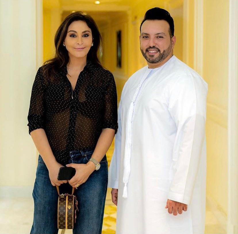 اليسا بملابس شفافة