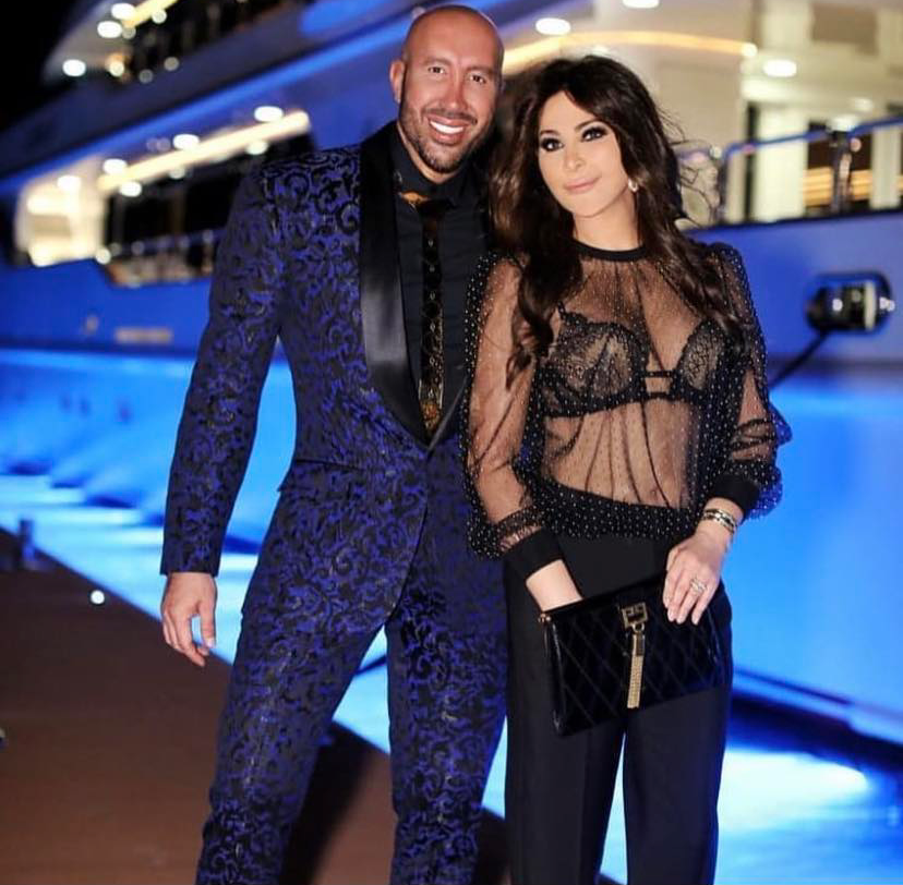 اليسا ببلوزة شفافة