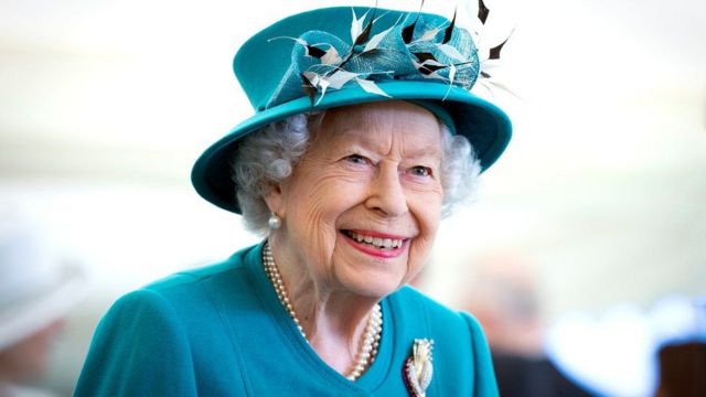 سعر مجوهرات اليزابيث الثانية ملكة بريطانيا